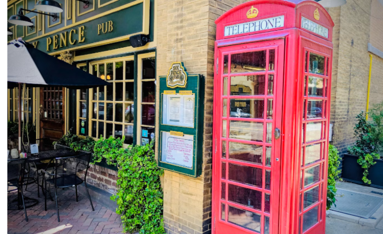 RED PHONE BOOTH IN SAVANNAH GEORGIA